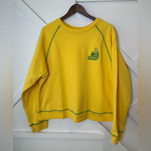 NWOT Made Some Souvenirs Sagrada Familia Sweatshirt Yellow Size Medium - Picture 2 of 9